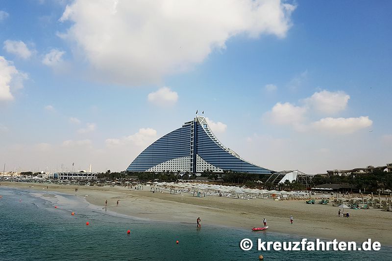 Blick auf das Jumeirah Hotel vom Strand