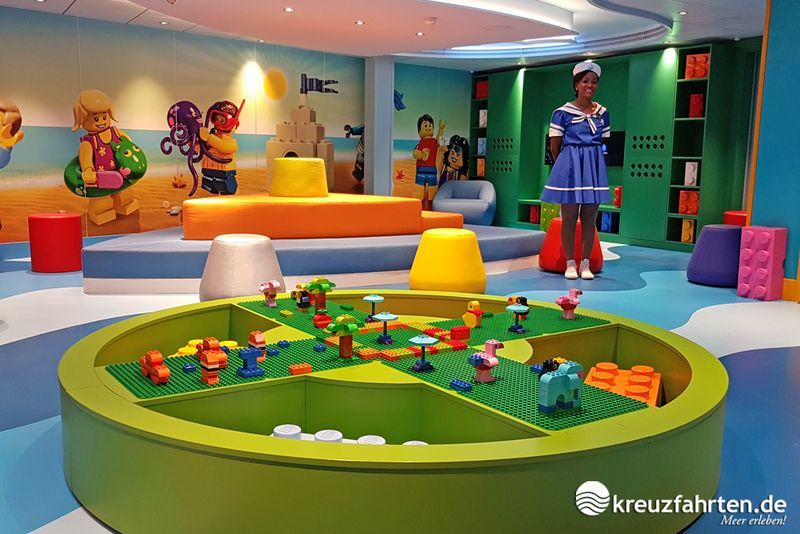 Im Kids-Club von MSC Kreuzfahrten können sich die Kinder mit Lego kreativ austoben. 
