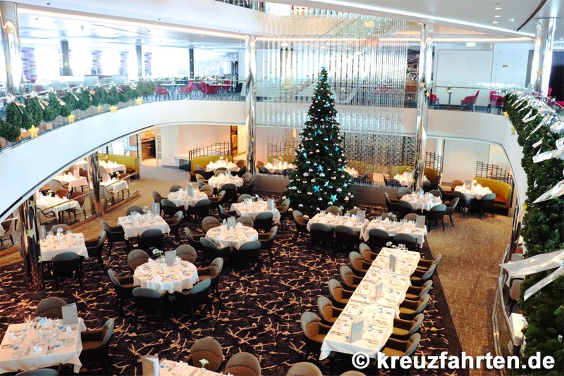 Weihnachtsbaum im Atlantik Restaurant zur Adventszeit