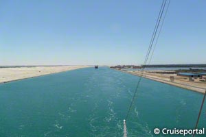 Fahrt durch den Suezkanal