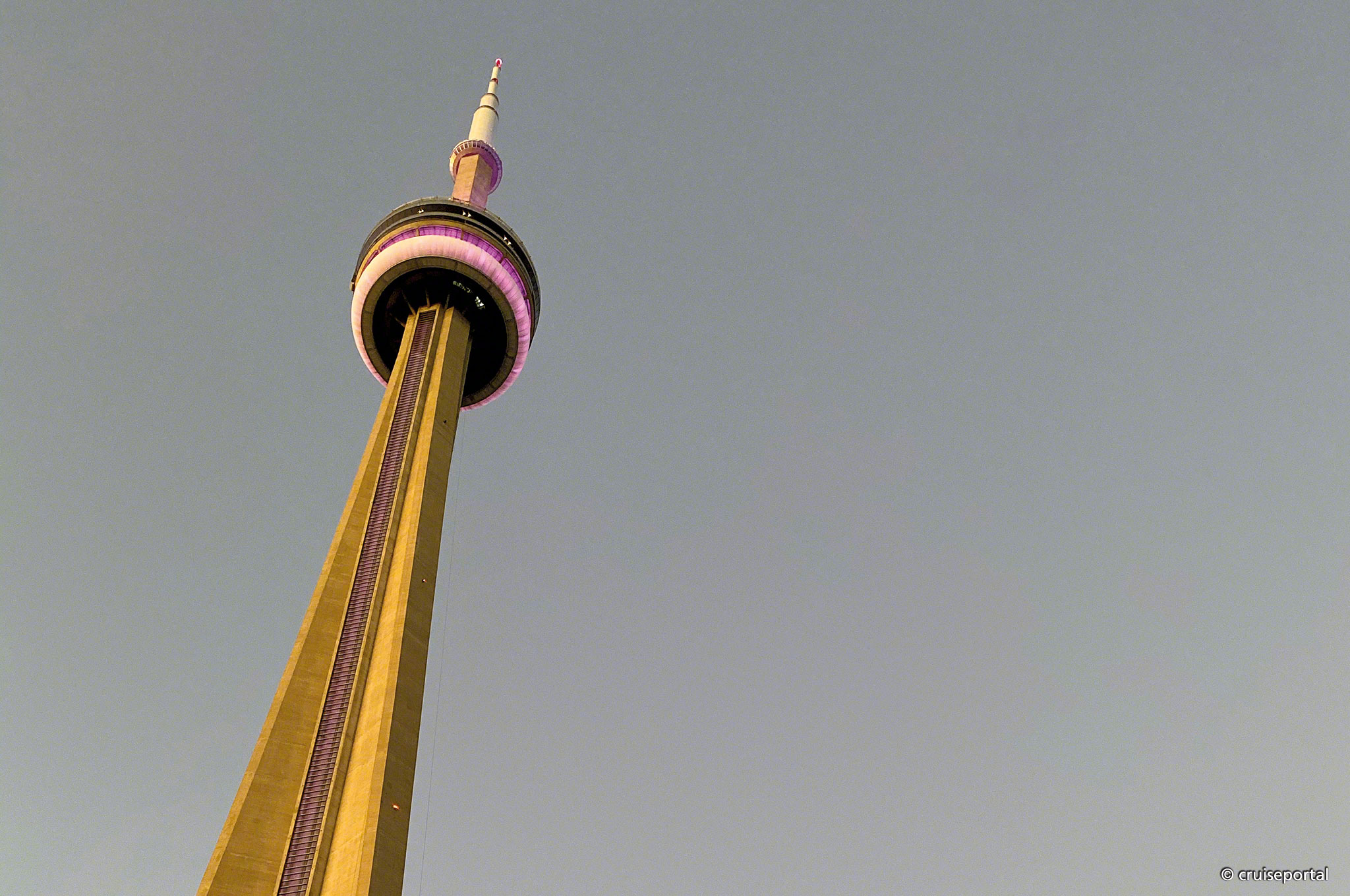 CN-Tower am Abend