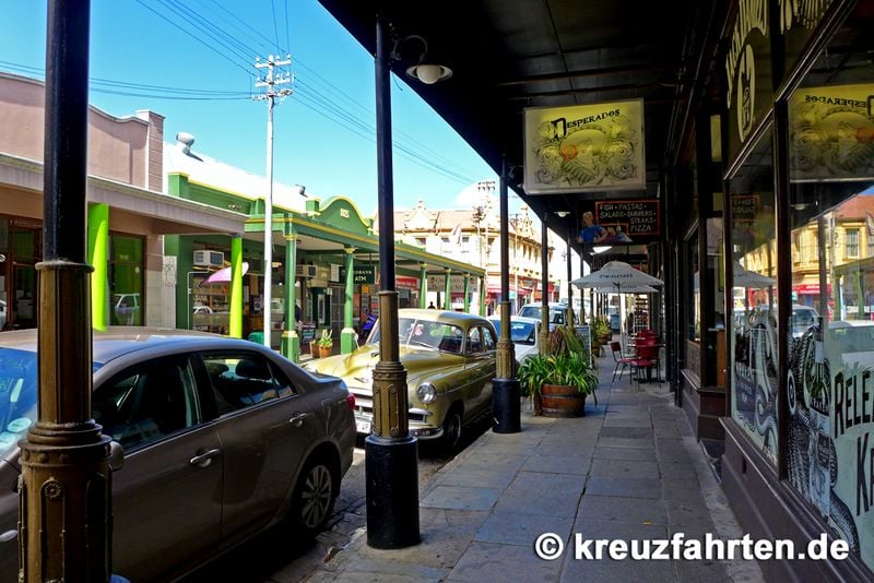 Cafés, Bars und Restaurants in einer von Kapstadts Straßen