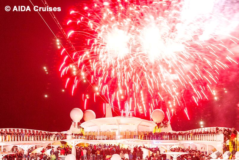 Blick auf das großartige Silvester-Feuerwerk in Funchal vom AIDA Kreuzfahrtschiff