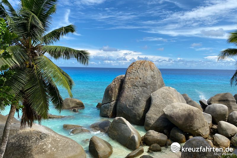 Am Carana Beach hat Fabian dieses Postkartenmotiv mit den für die Seychellen typischen Felsformationen aufgenommen. Einfach wunderschön!