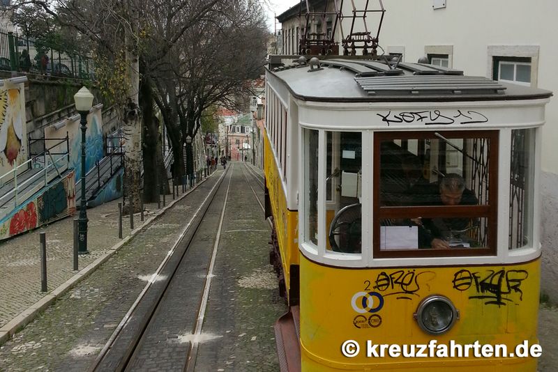 Gelbe Tram in Lissabon
