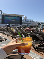 Cocktail am Pooldeck