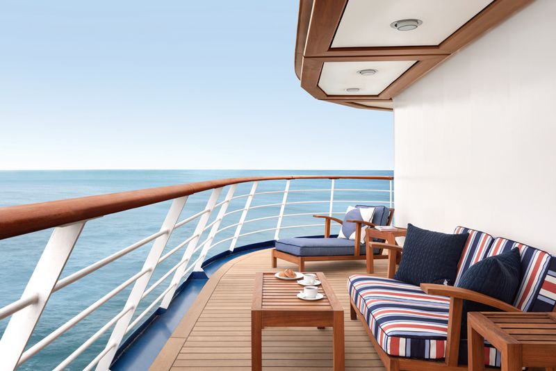 Auf dem großzügigen Balkon der Owner's Suite der Oceania Riviera können es sich die Kreuzfahrer gemütlich machen.