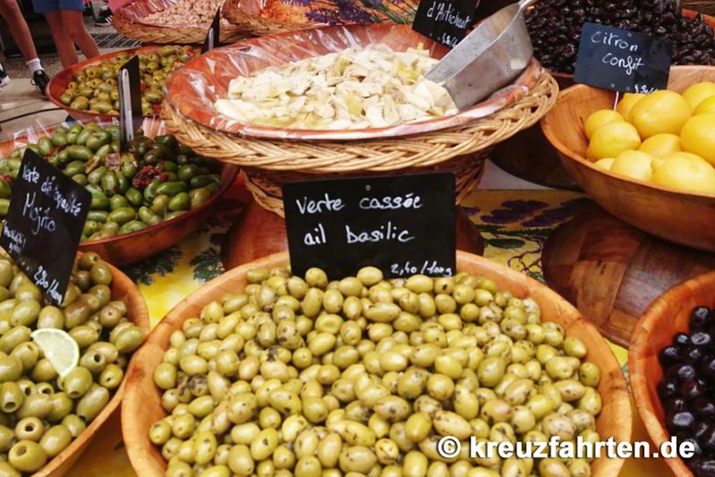 Olivenstand im Markt von Cassis