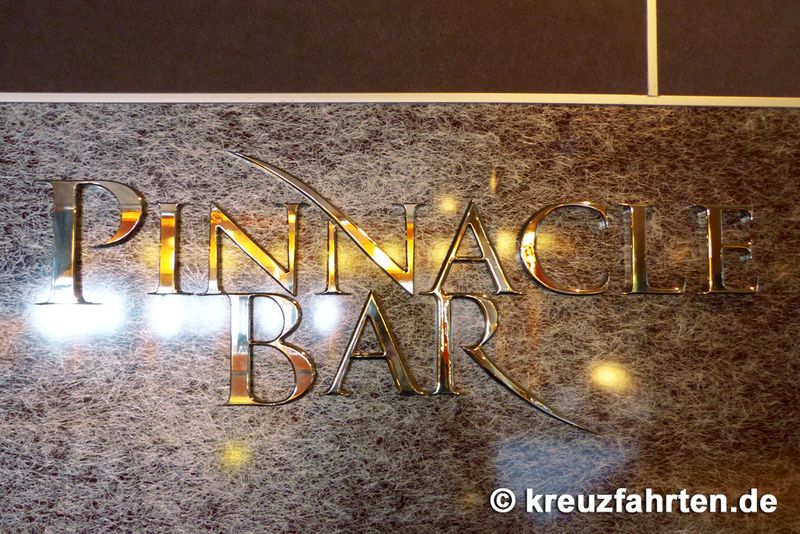 Die Pinnacle Bar lädt vor oder nach dem Essen zu Drinks ein