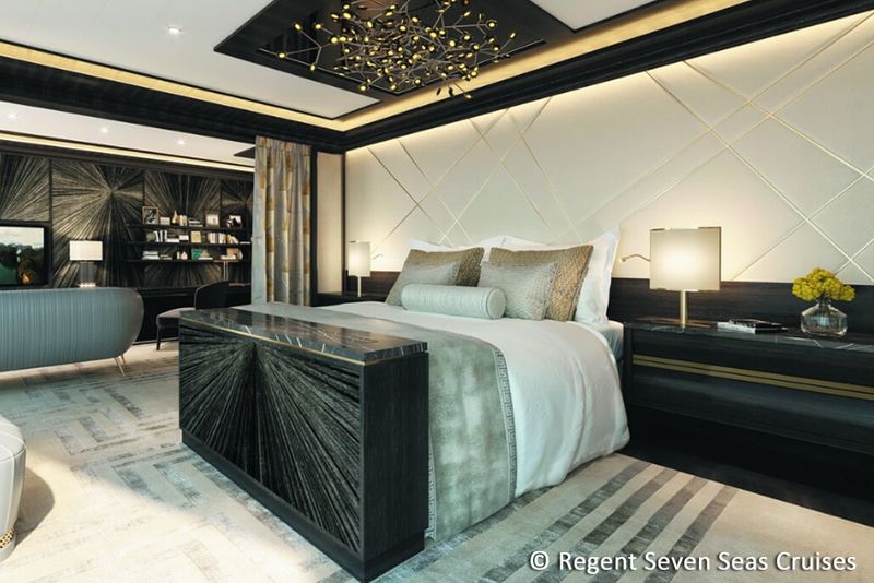 Die Regent Suite an Bord der neuen Seven Seas Splendor ist riesig und das luxuriöse Bett von Hästens Vividus ein handwerkliches Meisterwerk. 