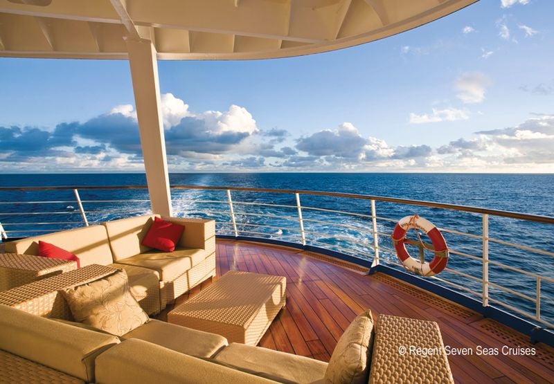 Entspannen Sie an Bord der luxuriösen Seven Seas Voyager. 