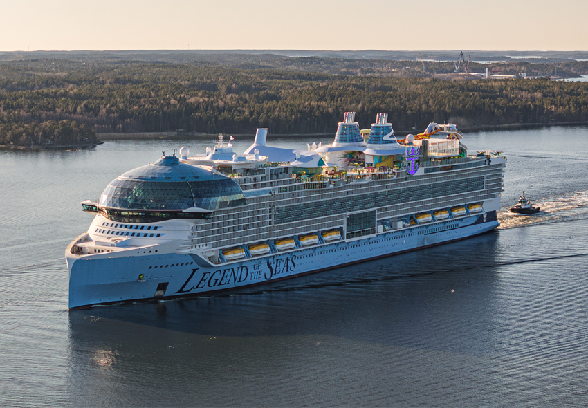 Legend of the Seas auf erster Testfahrt von der Meyer Turku Werft in Finnland