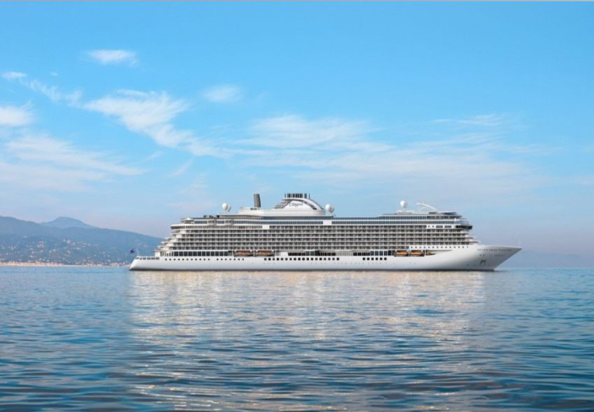 Die neue Seven Seas Prestige auf dem Meer Die Svene Seas Prestige von Regent Seven Seas Cruises auf dem Meer schwimmend