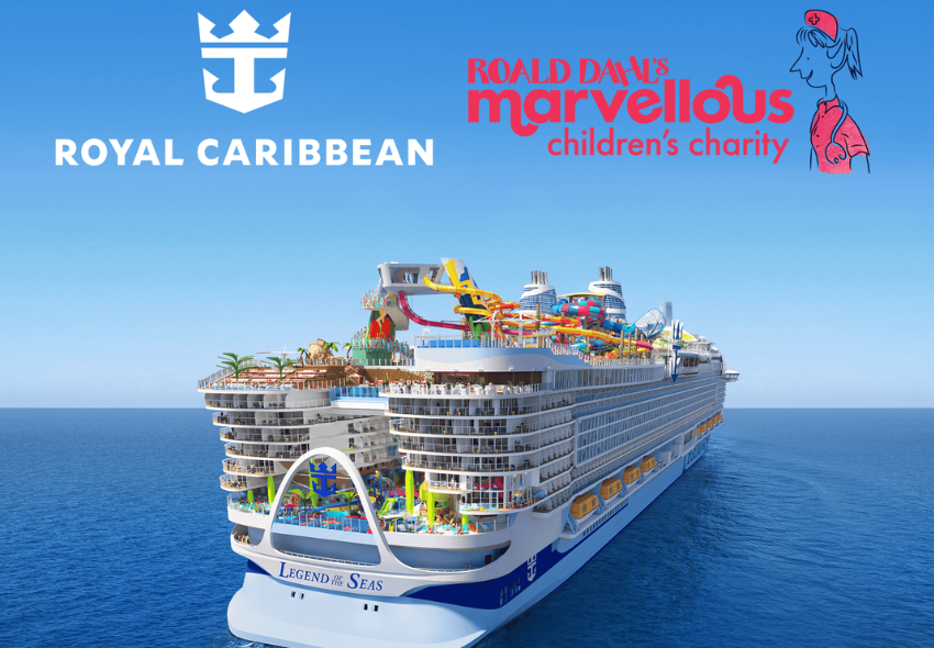 Ansicht vom Heck der Legend of the Seas auf dem Meer mit Logos von Royal Caribbean und der Childrens charity