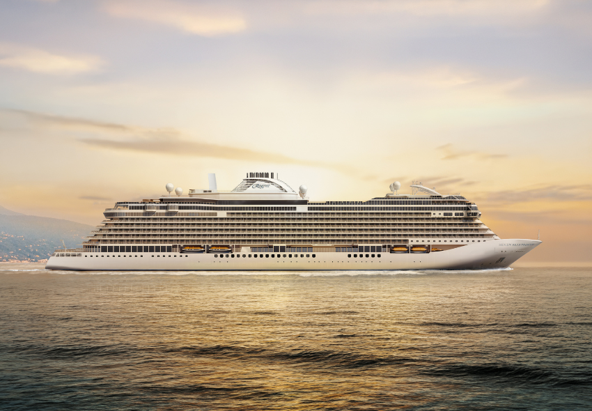 Regent Seven Seas Cruises® feiert Festtage Seitenansicht der Seven Seas Prestige von Regent Seven Seas Cruises auf dem Meer