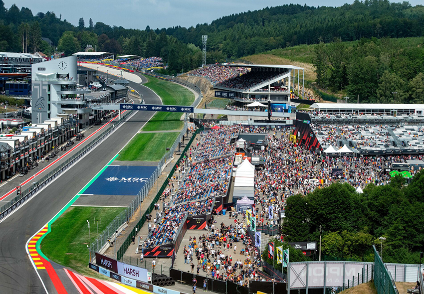 Formel 1 Rennstrecke Spa in Belgien Formel 1 Rennstrecke Spa in Belgien mit Tribünen