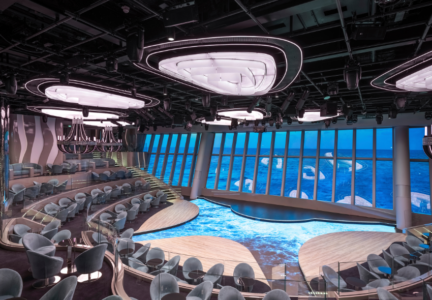 Sitzbereiche mit großen Panoramafenstern mit direktem Blick aufs Meer