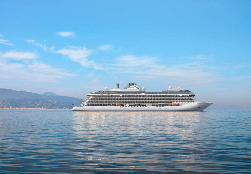 Seven Seas Prestige™ Seitenansicht der Seven Seas Prestige™ auf dem Meer