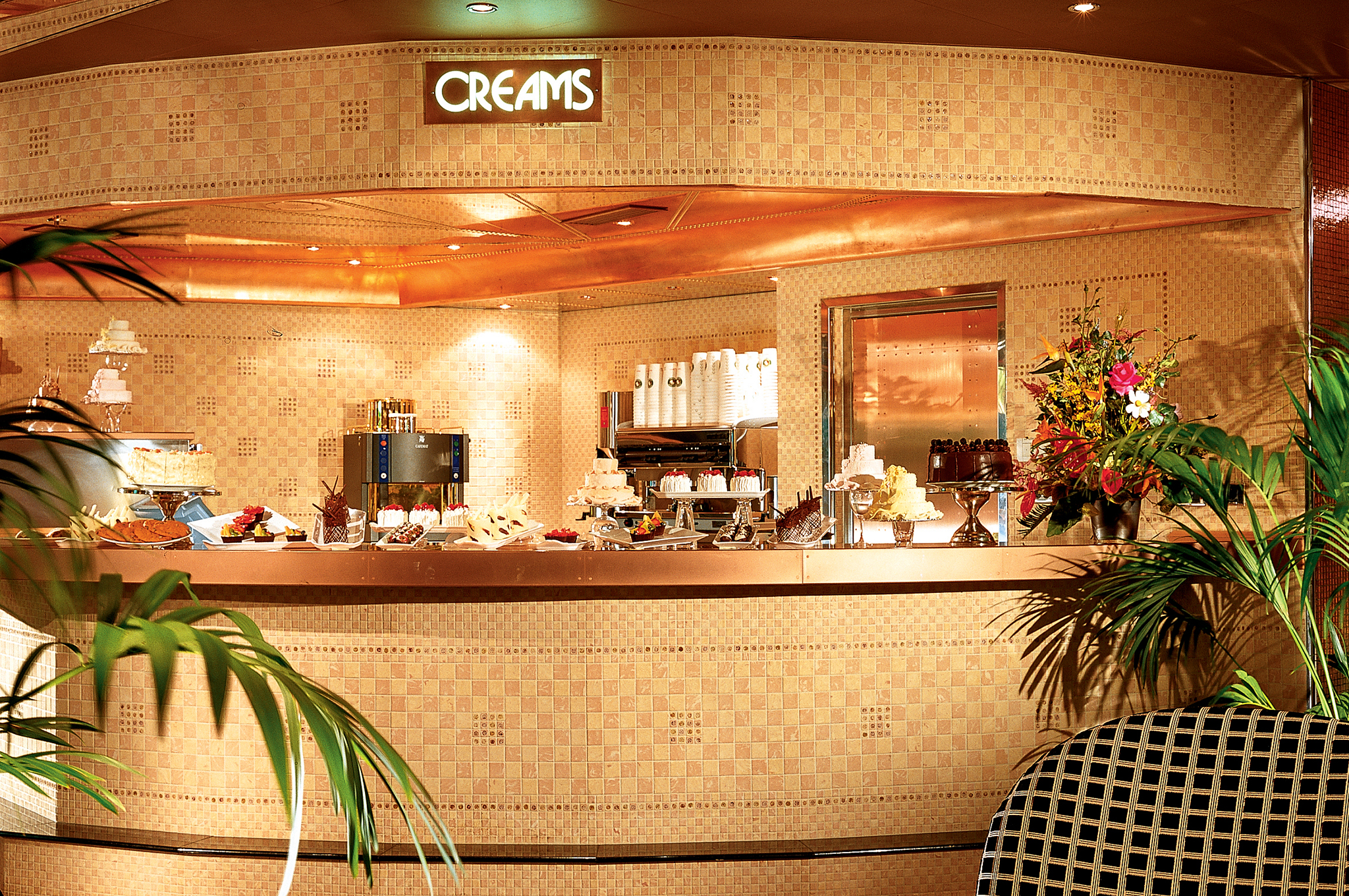 Creams Café
