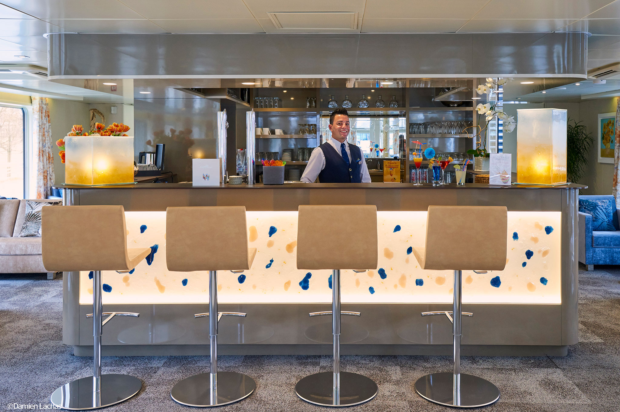 Panorama Salon mit Bar