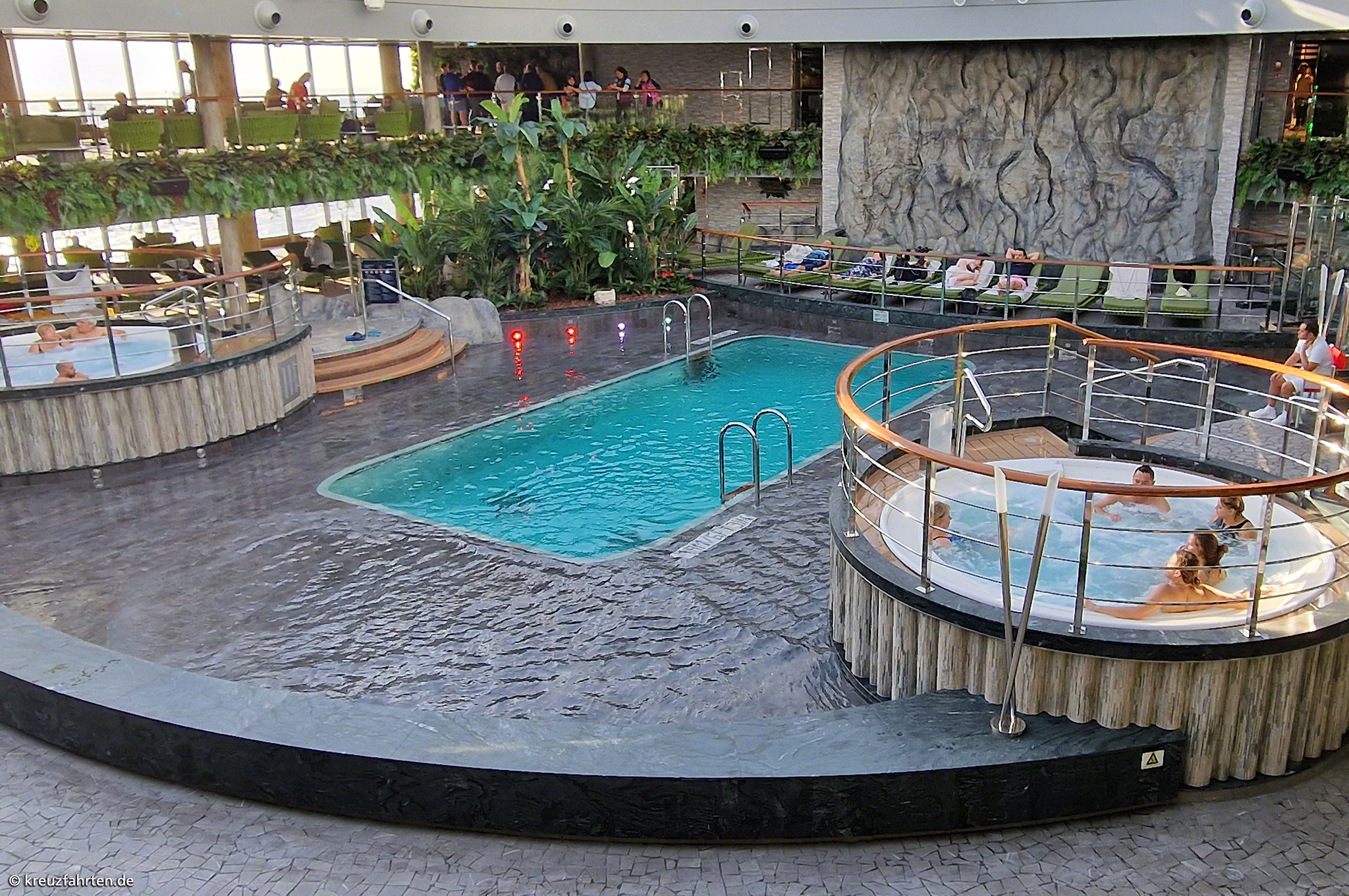 Jungle Pool Lounge