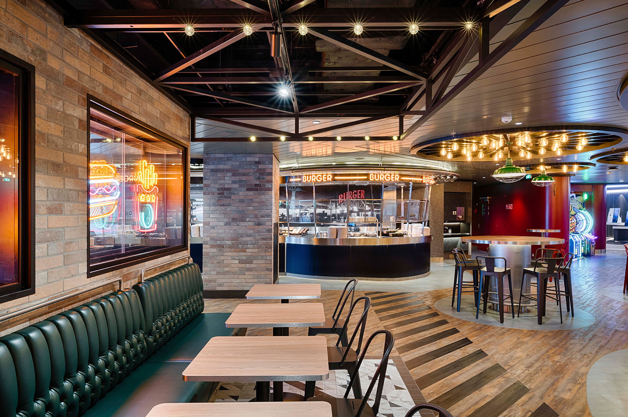 Pizza & Burger auf der MSC World Asia