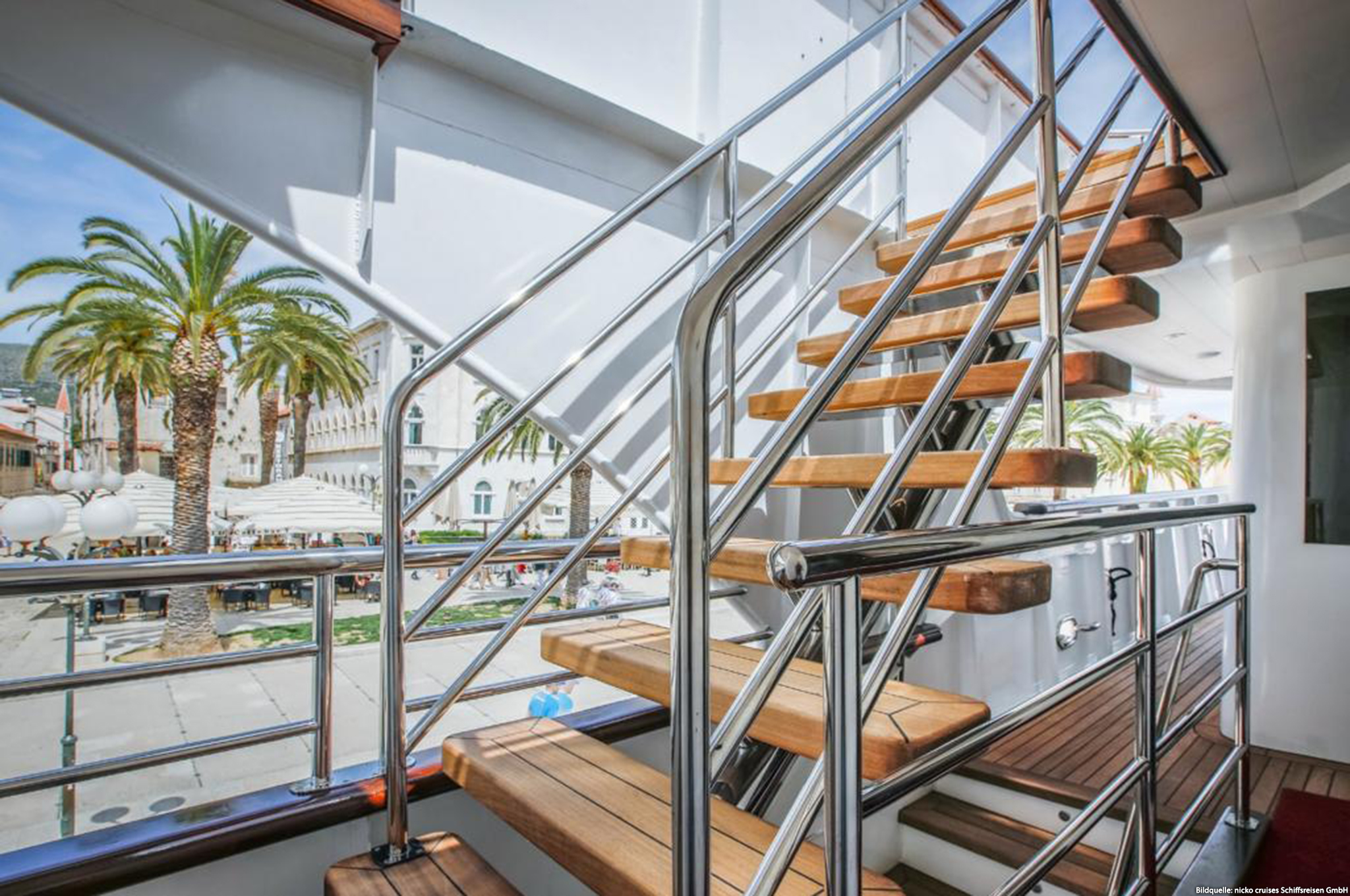 Treppe zum Sonnendeck