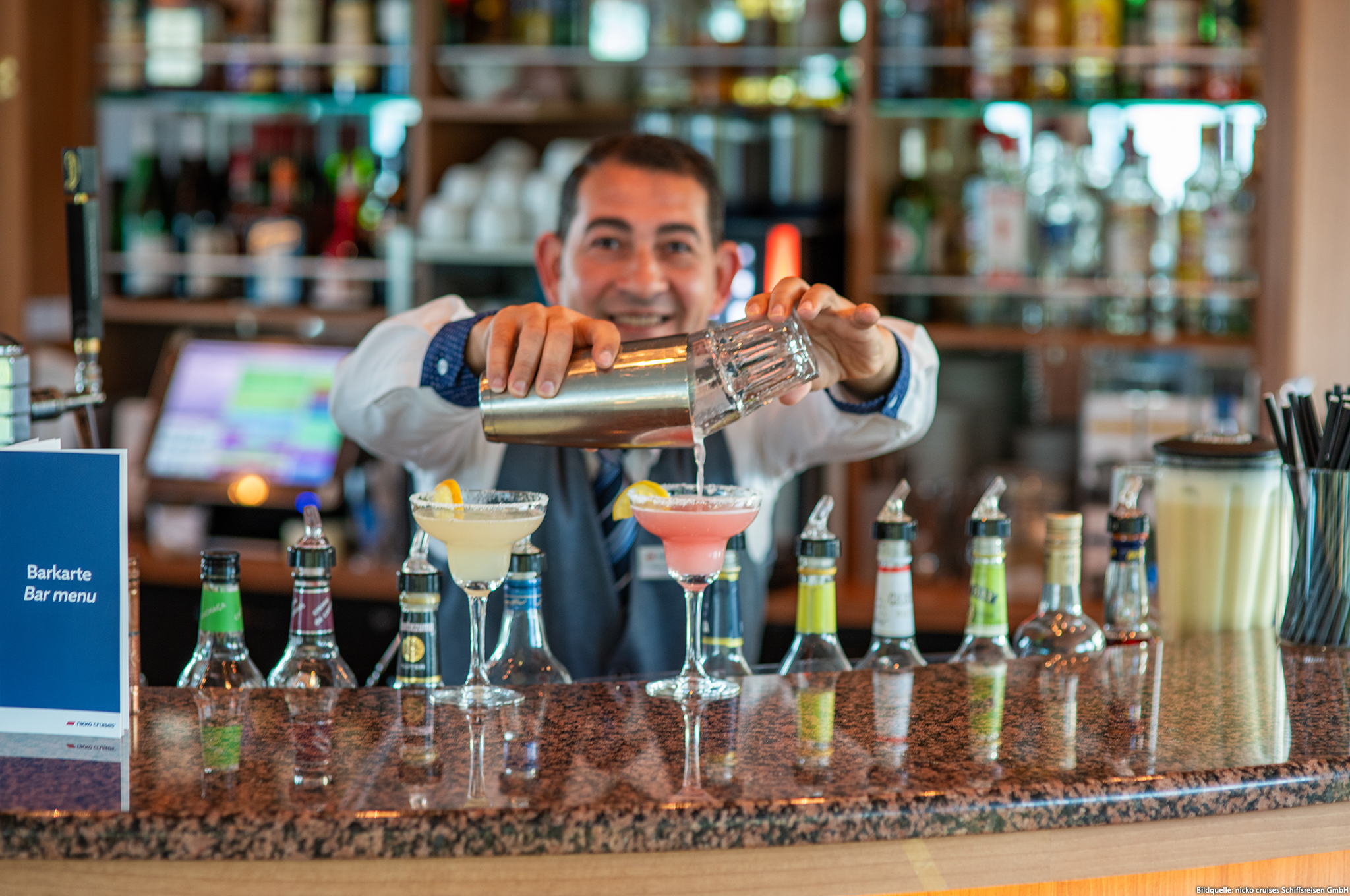 Panorama Salon mit Bar