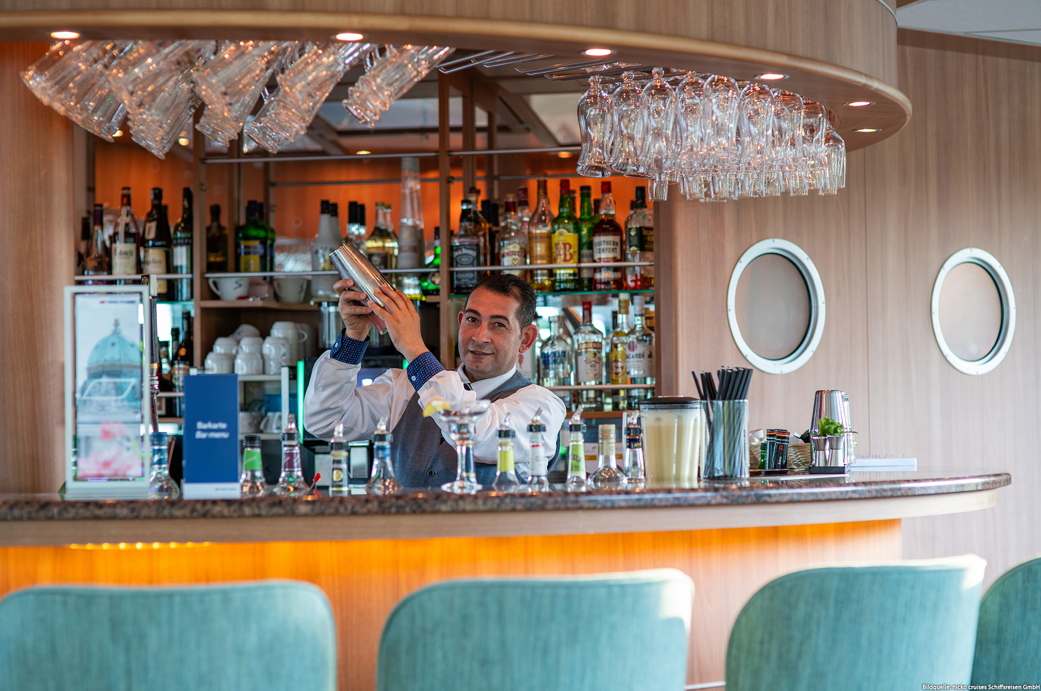 Panorama Salon mit Bar