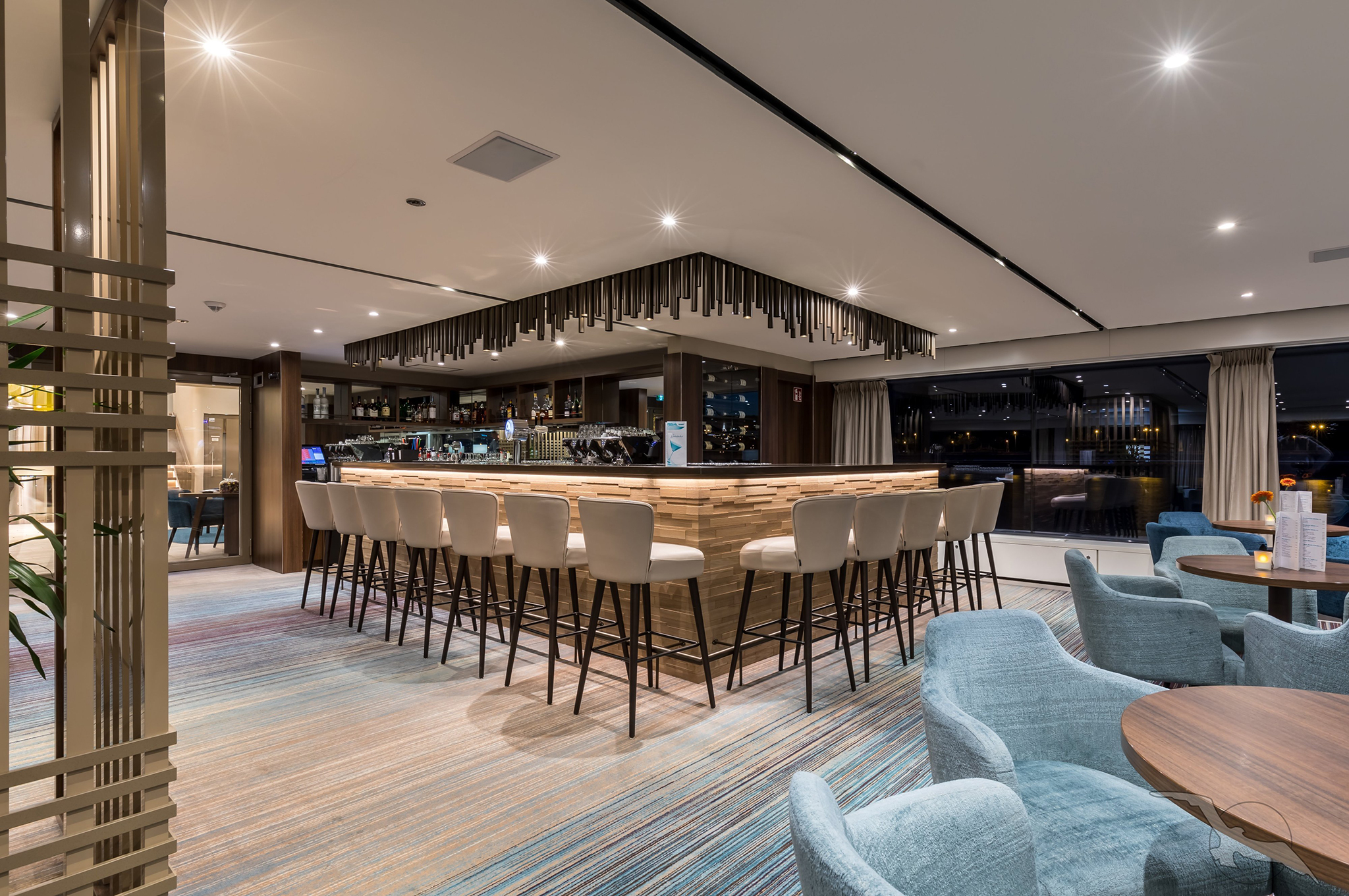 Panorama Lounge mit Bar