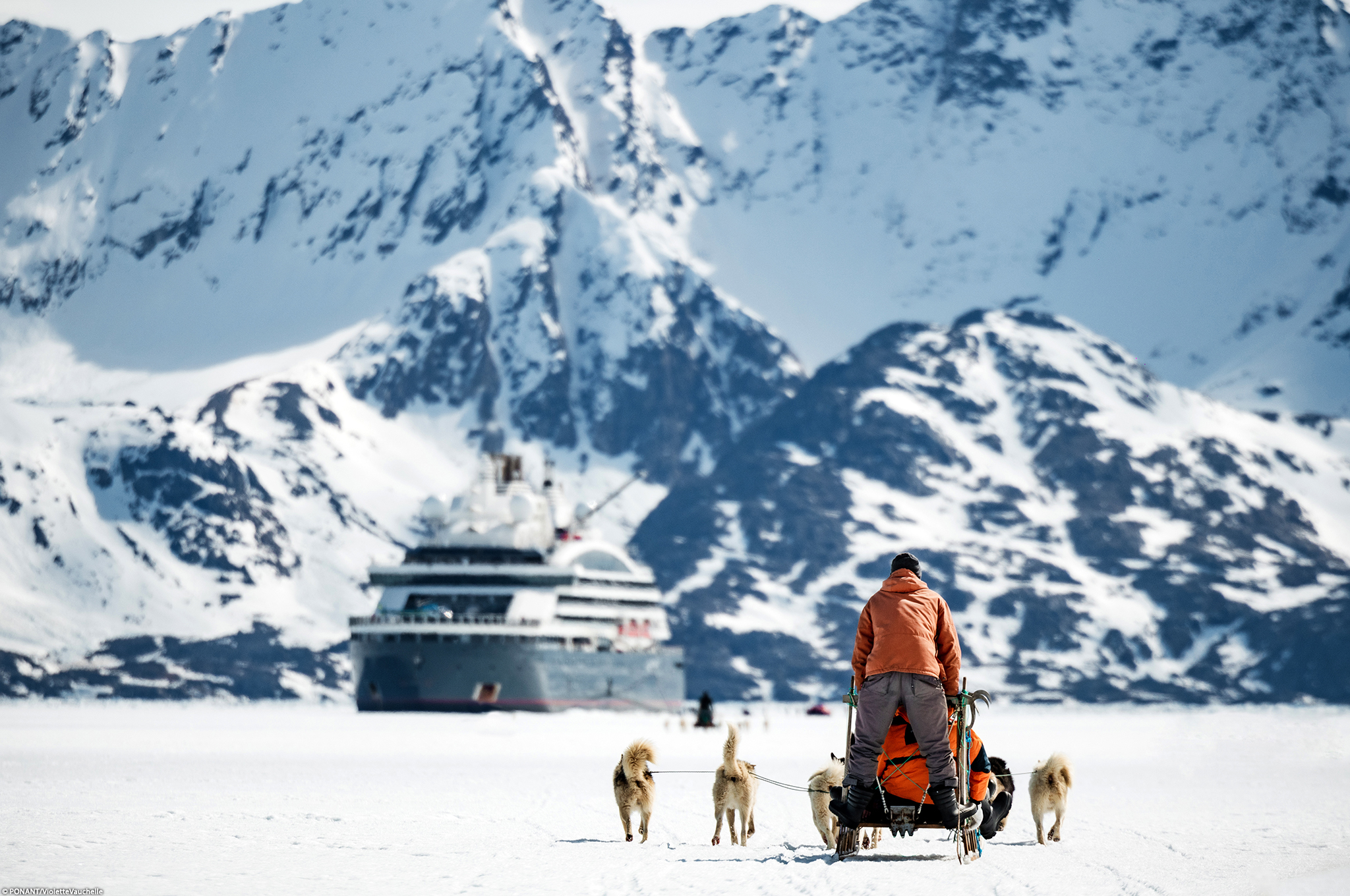 Polar-Expedition mit der Le Commandant Charcot und Hundeschlitten-Touren