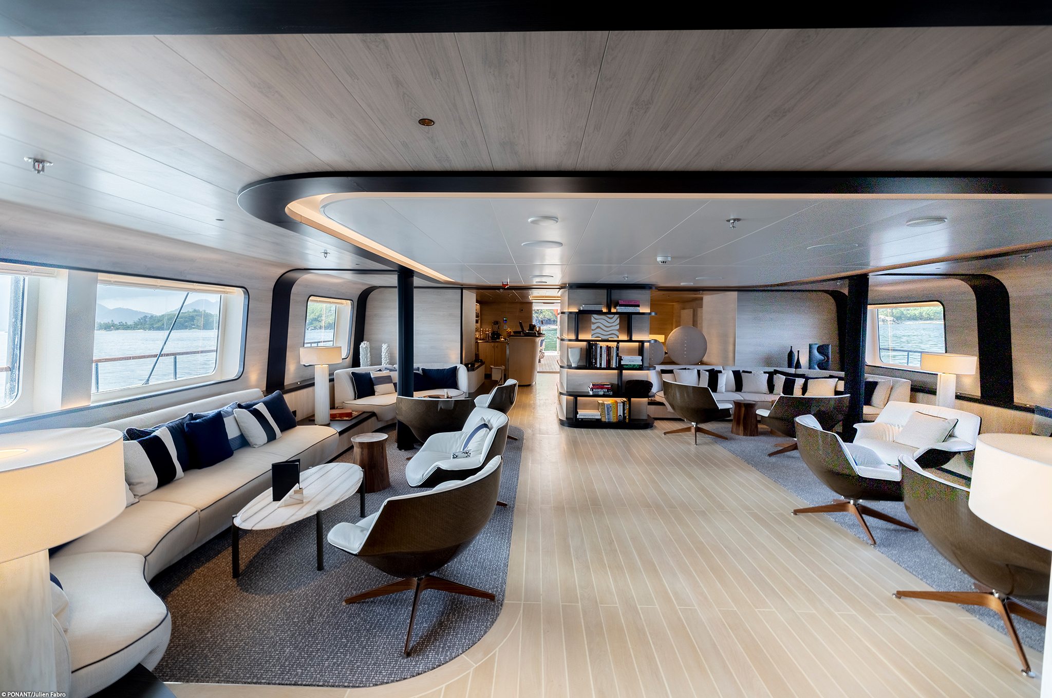 Komfort und Eleganz in der Emeraude Lounge an Bord der Le Ponant