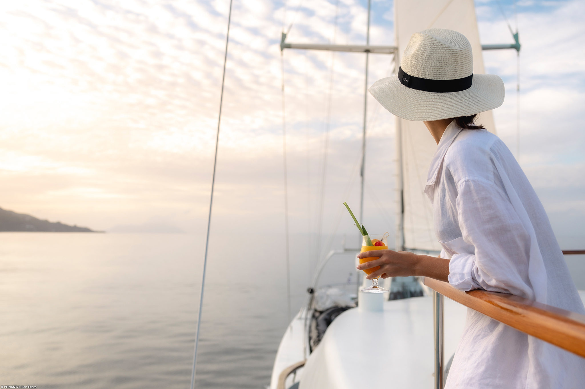 Sonnenuntergang mit Meerblick an Bord der Le Ponant