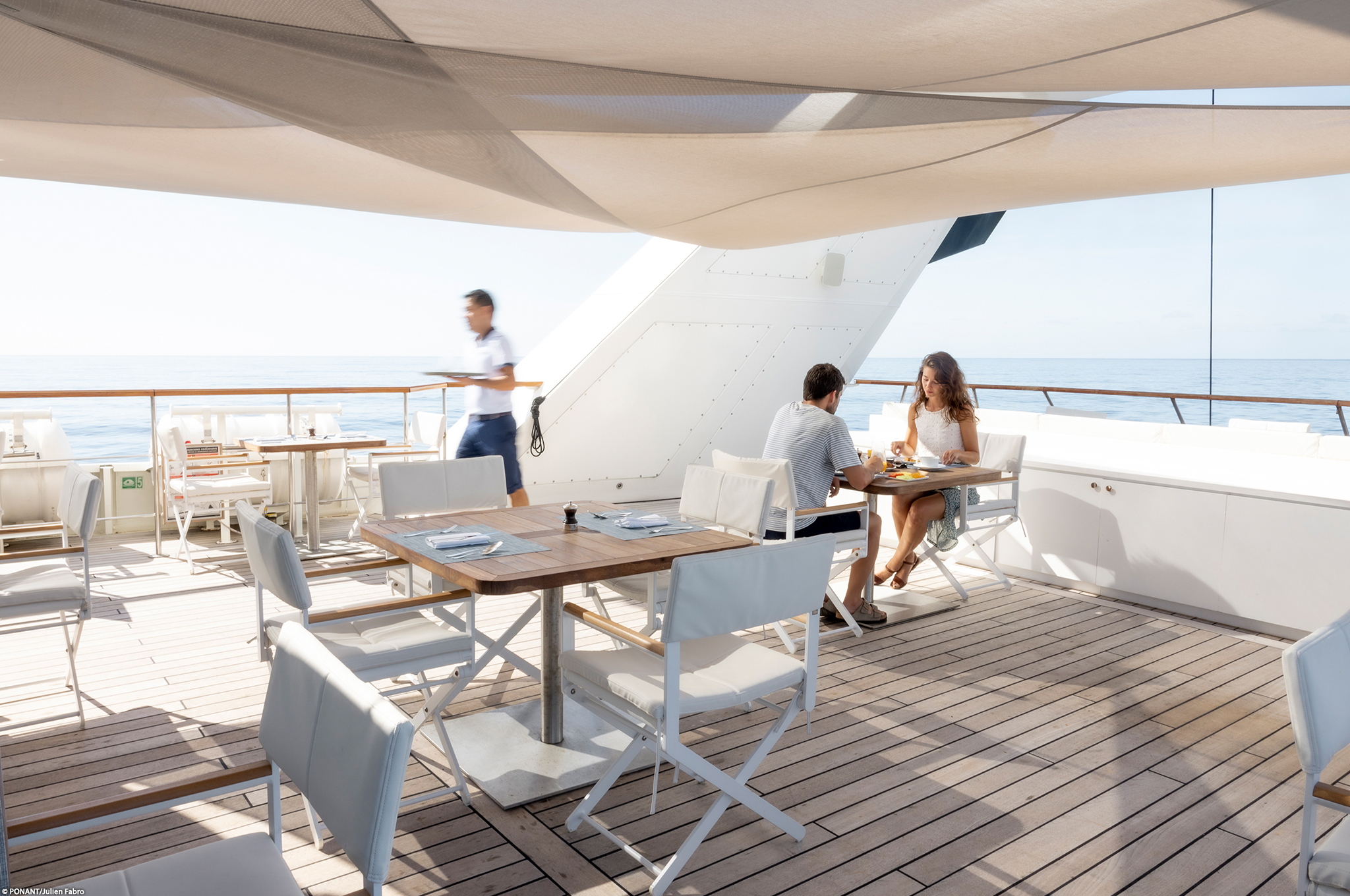Frühstück auf dem Sonnendeck der Le Ponant