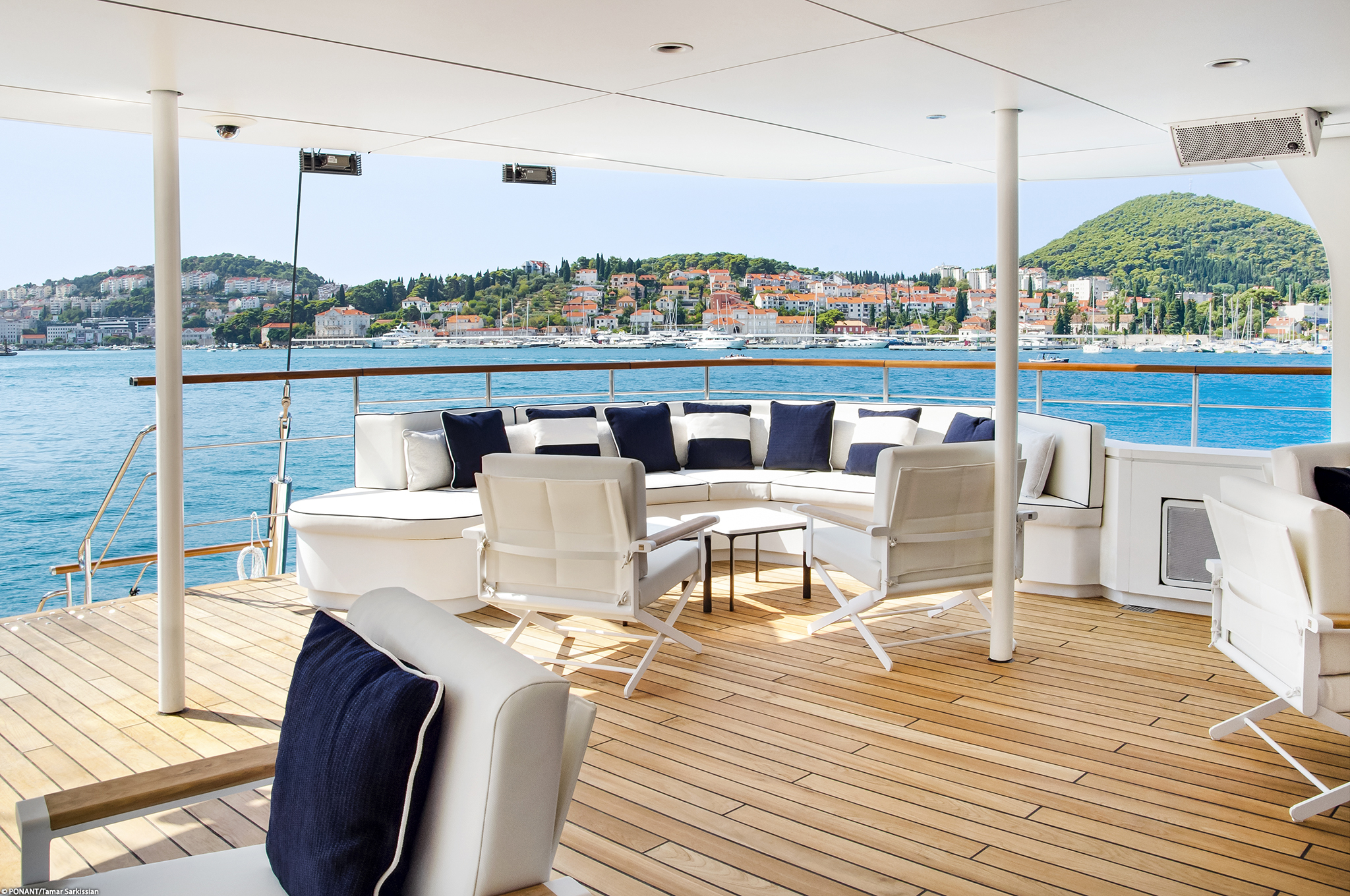 Sitzgelegenheit zum Entspannen auf dem Sonnendeck der Le Ponant