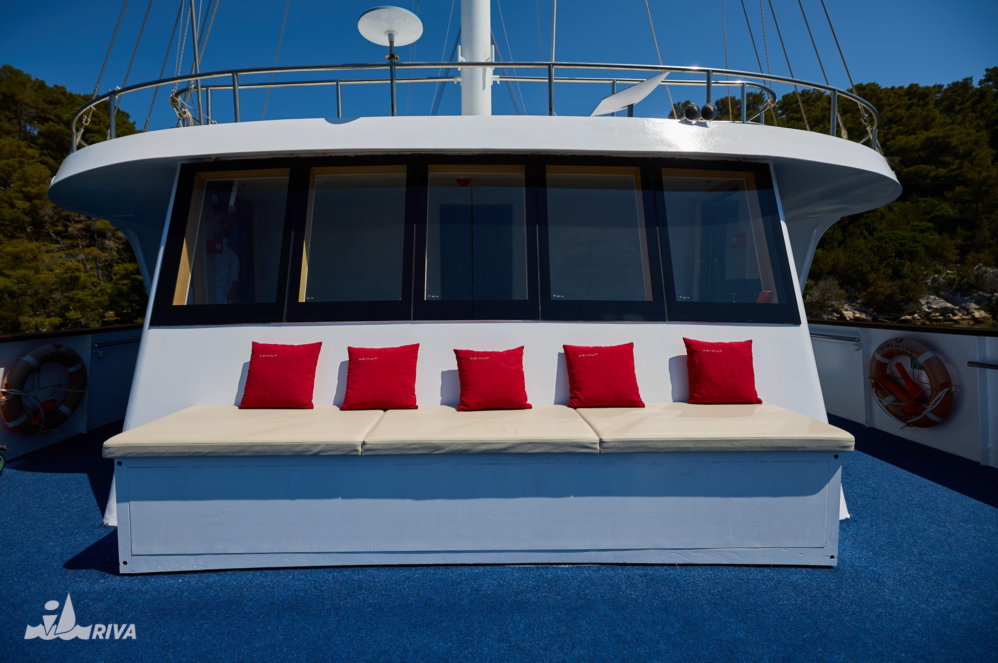 Sitzbank vor dem Steuerhaus