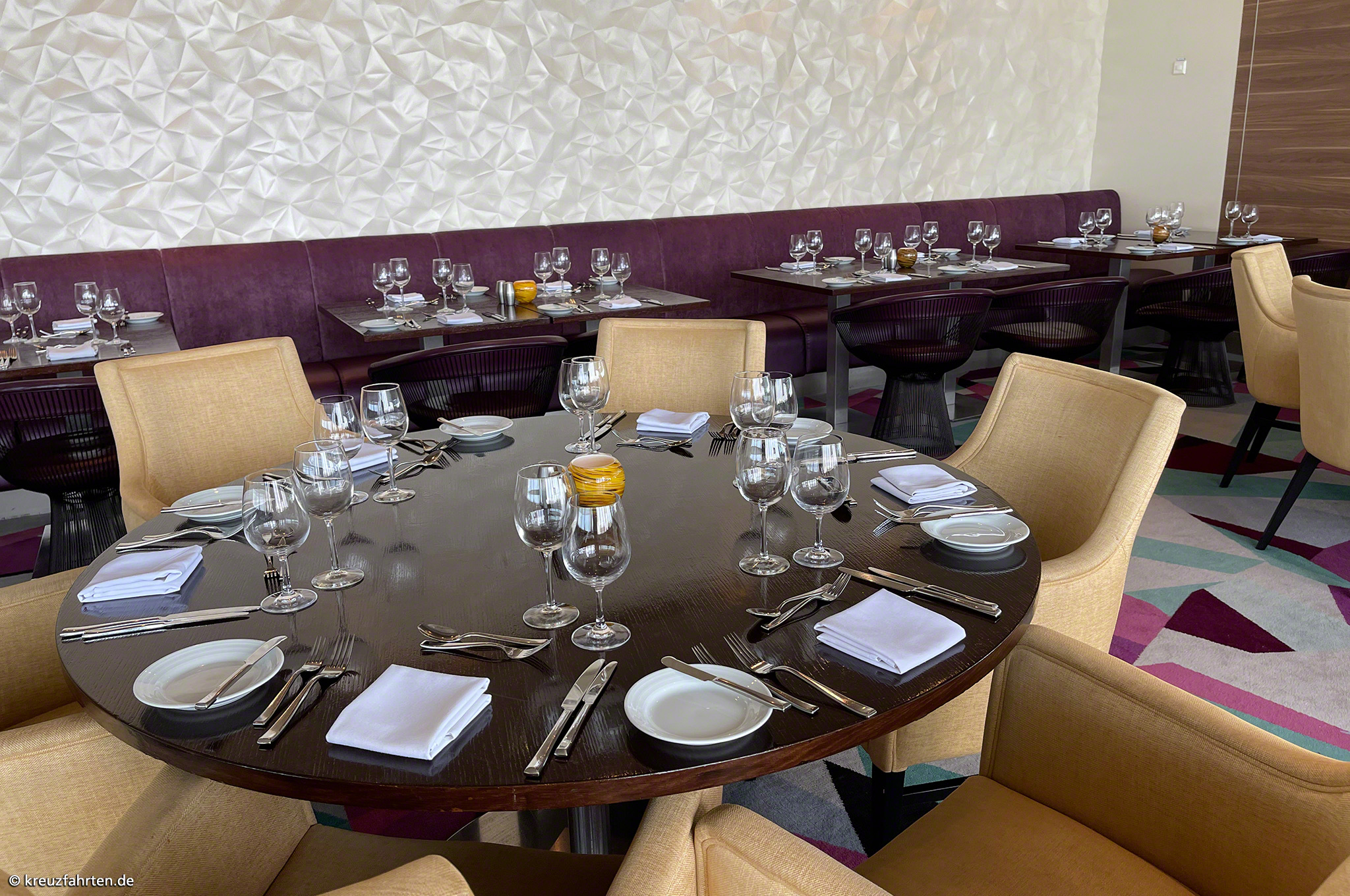 Sutien Lounge & Restaurant