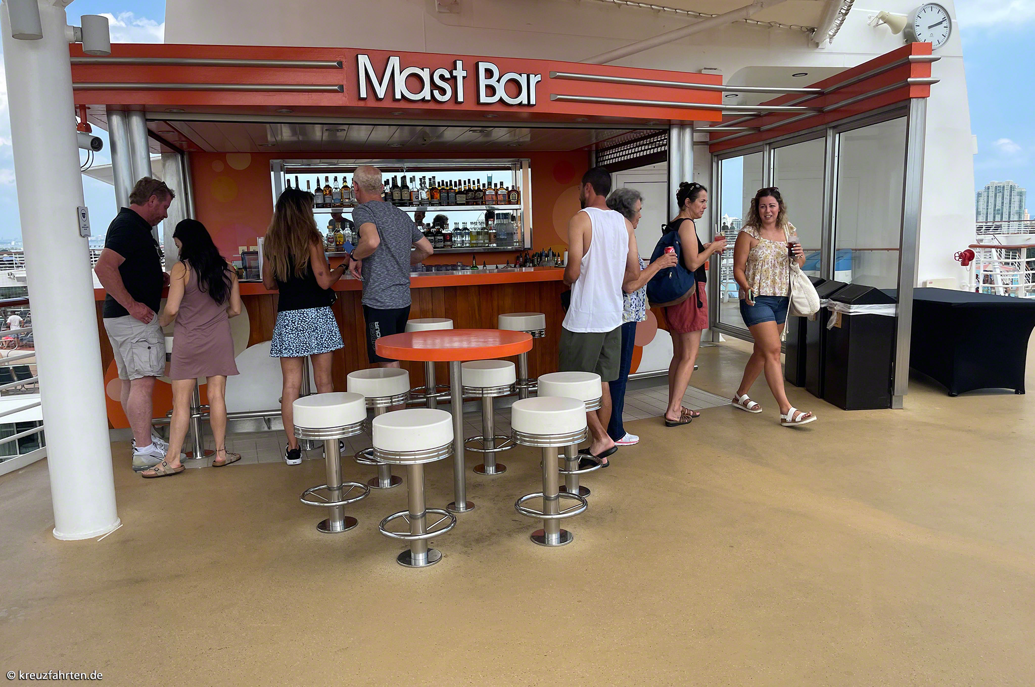 Mast Bar