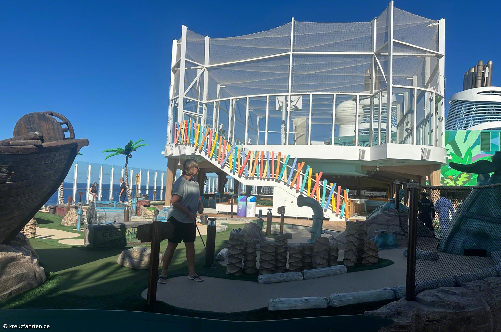 Minigolf und Sportplatz