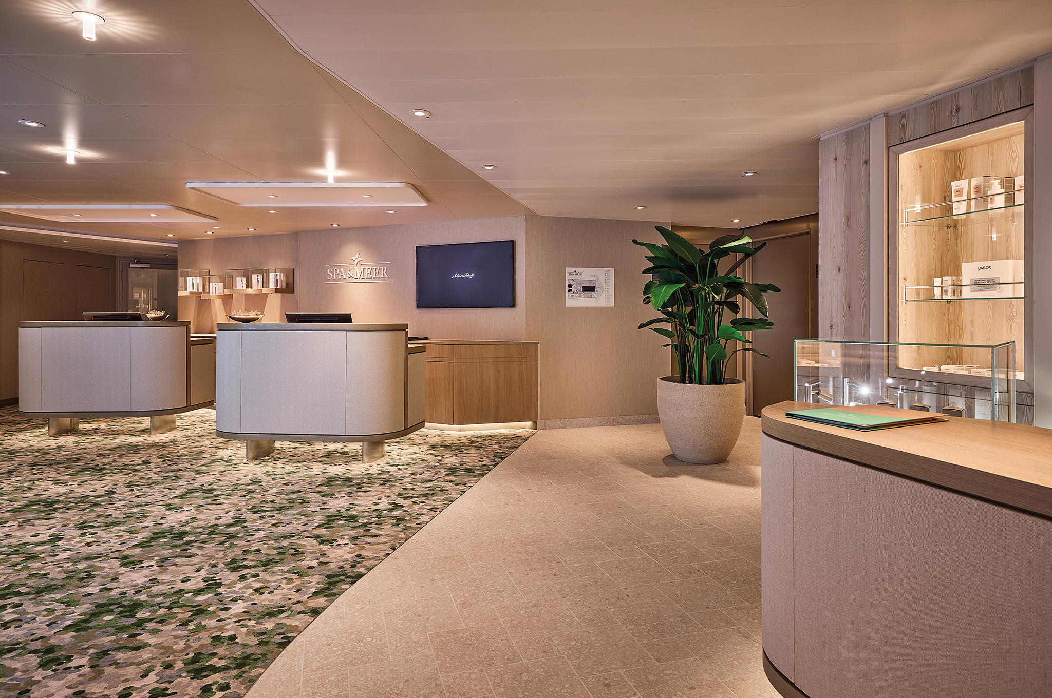 Rezeption des Spa & Meer Wellnessbereichs an Bord der Mein Schiff Flow