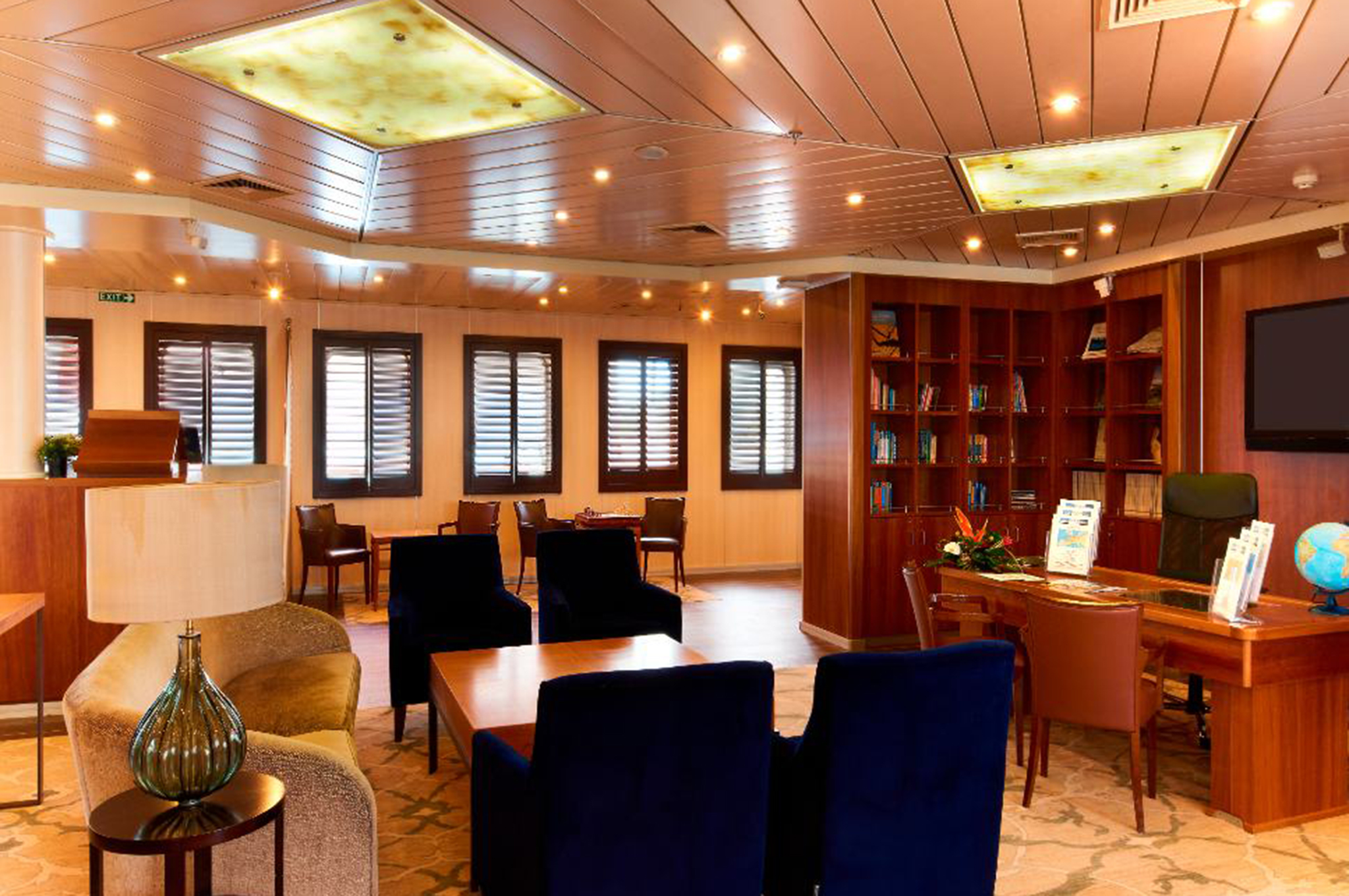 Yacht Club Café